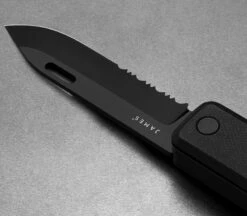 The Ellis Allblack Serrated -Messer World Ellis All Black Serrated Mood 3 1280x1280