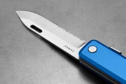 The Ellis Cerulean Serrated -Messer World TJB Ellis Cerulean Serrated Blade 1280x1280