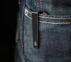 The Carter Tan Micarta -Messer World The Carter Allblack Tan Micarta Hosentasche 1280x1280