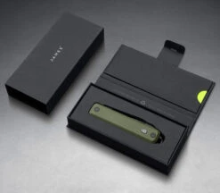 The Ellis OD Green Black Serrated 15 The Ellis OD Green Black Serrated -Messer World The Ellis OD Green Packung 1280x1280