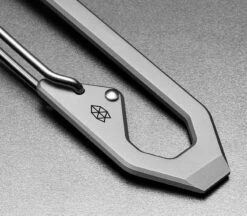 The Holcombe Titanium -Messer World The Holcomb Titan Karabiner Live 2 1280x1280